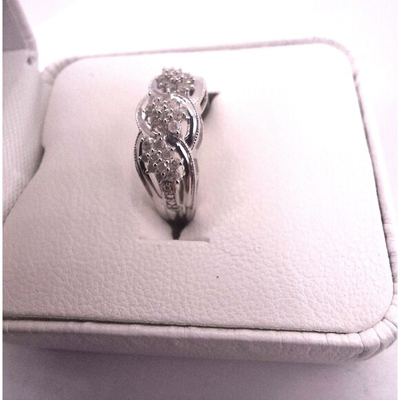 New in Box Stunning 1/4 ct. Natural Diamond Ring Sterling Silver Size 7 - Picture 2 of 7